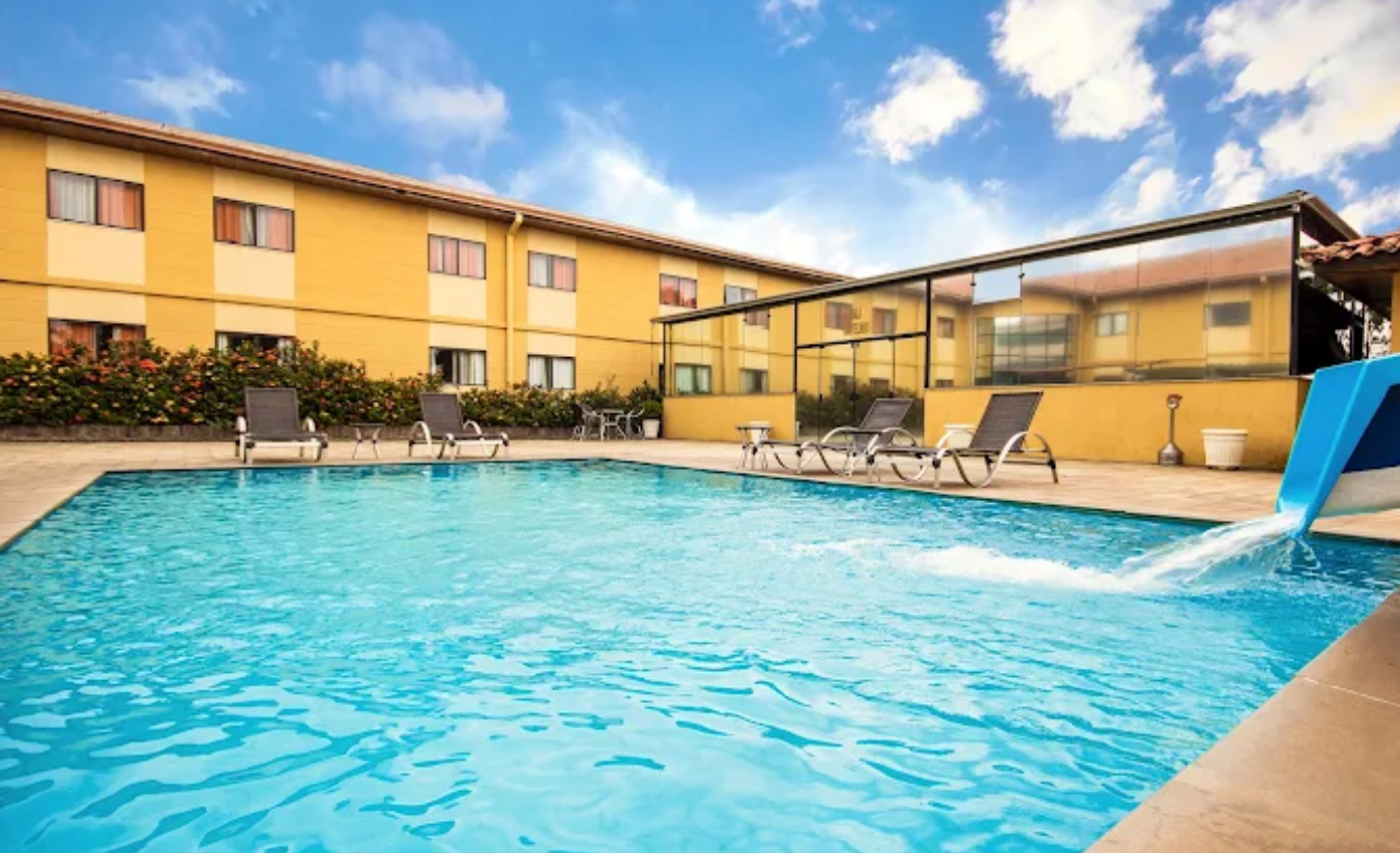 Fachada do Nacional Inn Sorocaba, um dos melhores hotéis em Sorocaba para viagens de negócios e lazer