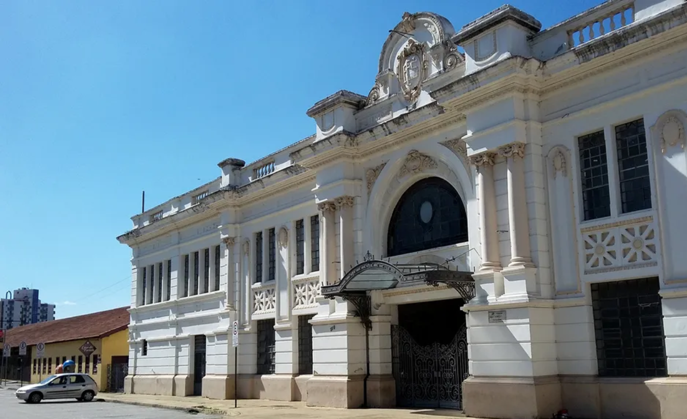 Eixo ferroviário e reuso urbano: a Estação e a memória industrial em pleno centro