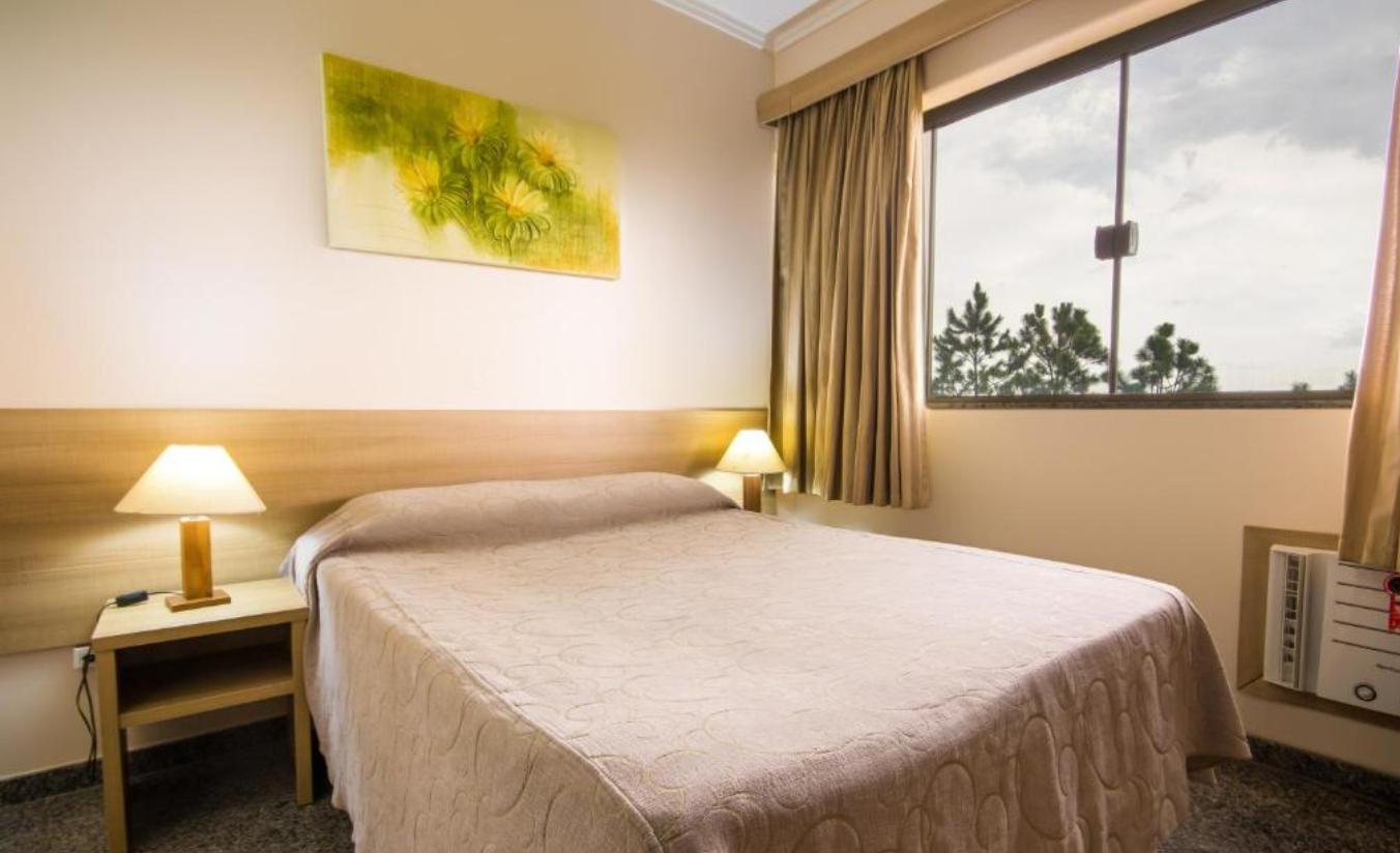 Nacional Inn Sorocaba com cama de casal, ar-condicionado e ambiente aconchegante para viajantes corporativos