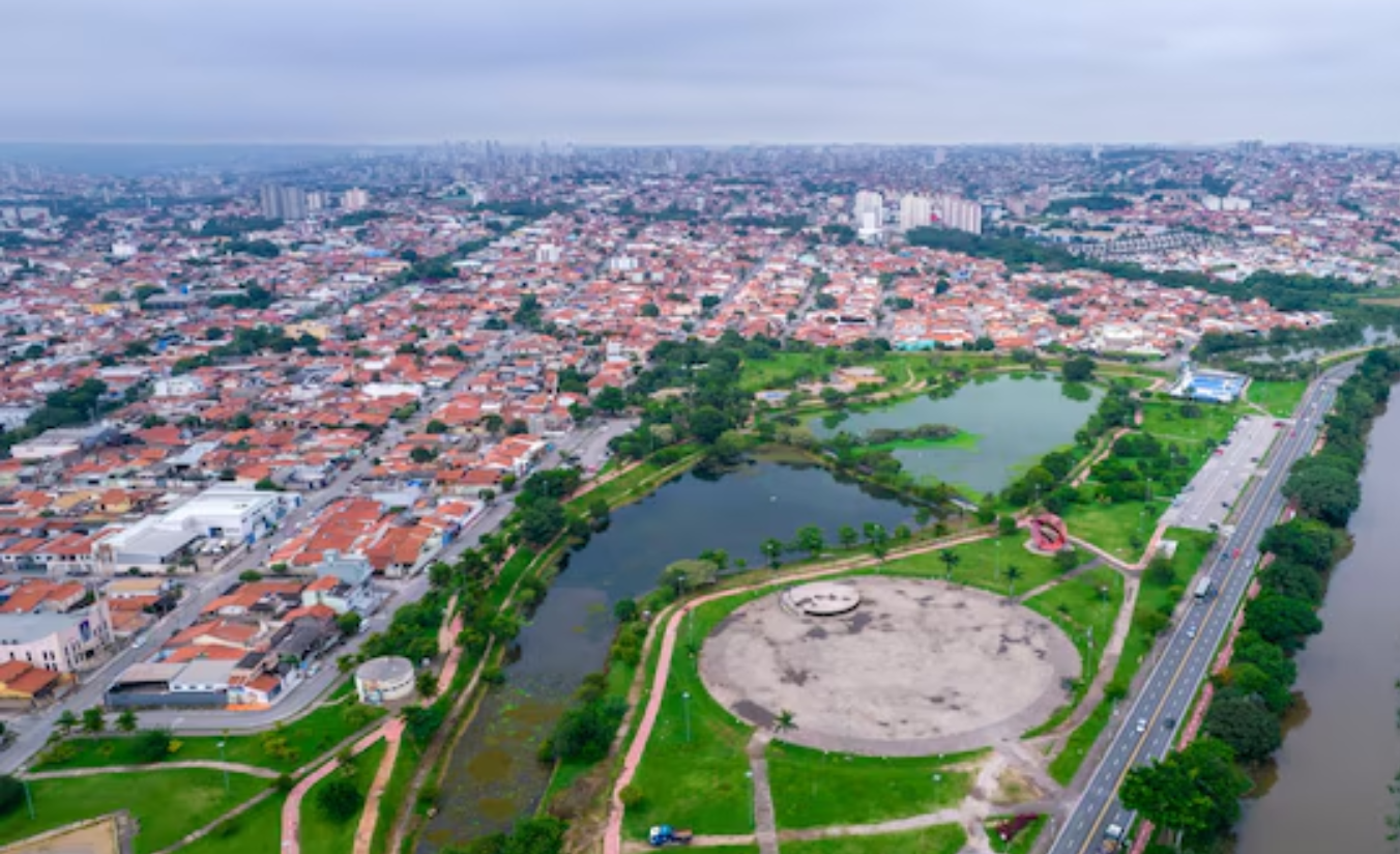 Vista de Sorocaba SP com infraestrutura urbana e parques, destino de turismo de negócios e eventos corporativos no interior paulista