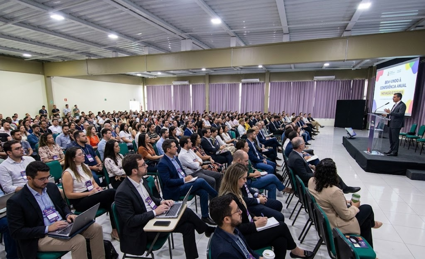Centro de convenções CENACON Golden Park Sorocaba vista interna do salão de eventos com capacidade para 1.200 pessoas