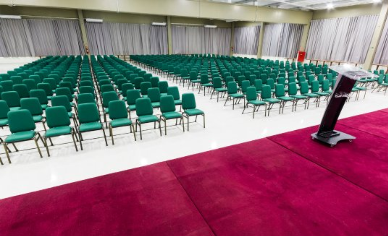 Salão de convenções do CENACON no Golden Park Sorocaba preparado para evento corporativo com plenária