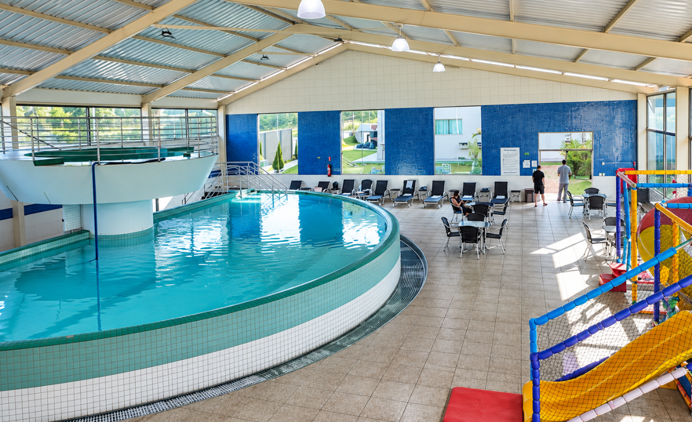 Área de piscina do Hotel Golden Park Sorocaba