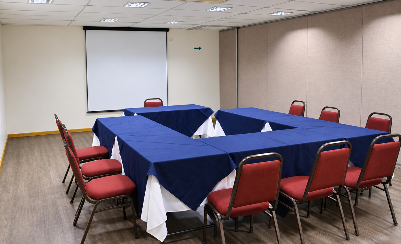 Sala de reuniões do Nacional Inn Sorocaba preparada para eventos corporativos